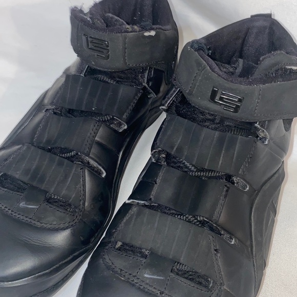 Nike LeBron 4 IV Sneakers - Picture 4 of 12